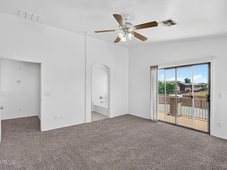 7823 S 48th Ln — Photo 16