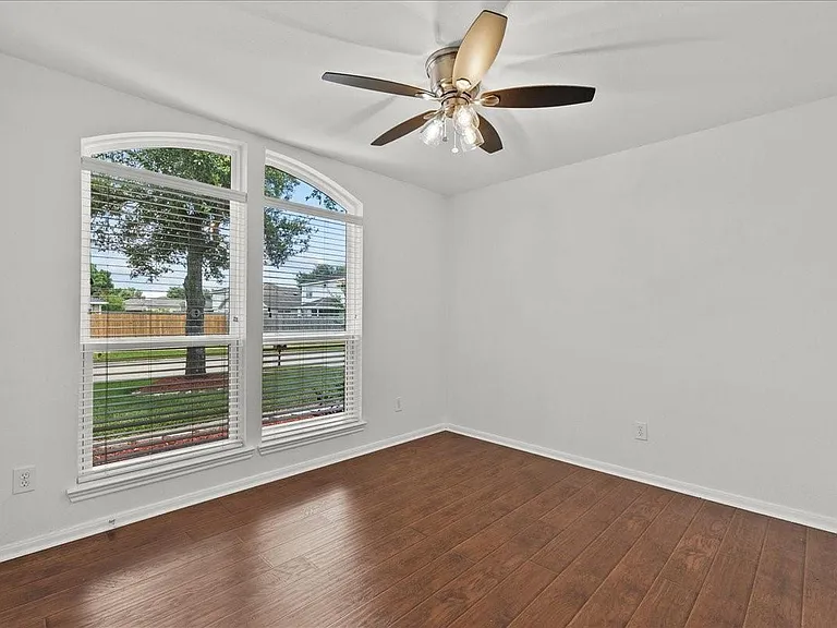 202 Pebble Walk Ln — Photo 14