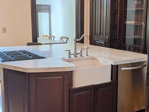 3rd image of 552 Macdonough St #B