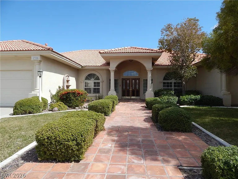 1320 Crystal Valley Dr — Photo 2