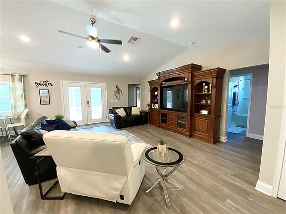 3rd image of 692 Howard Rd