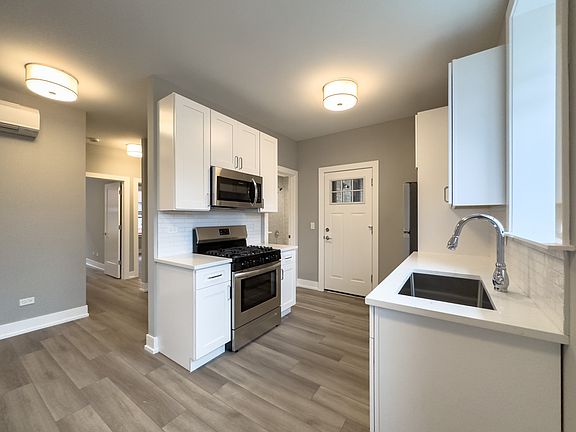 4th image of 3941 N Janssen Ave #W4