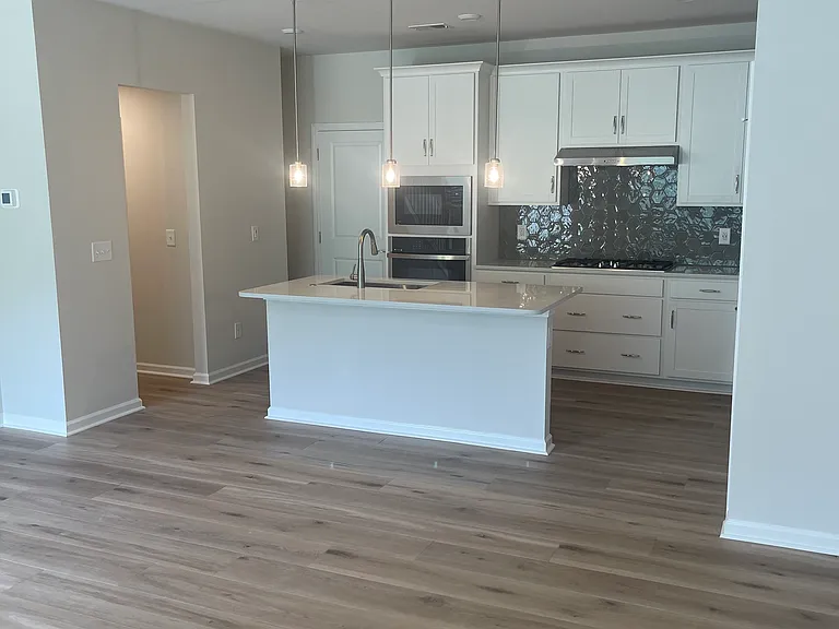 109B Forest Lake Blvd — Photo 2