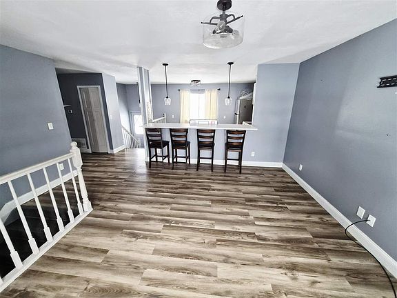 3rd image of 4700 Wenig Rd NE