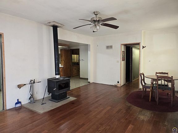 5th image of 302 2nd St