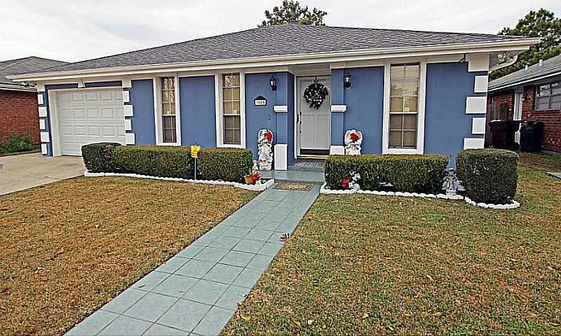 1st image of 3289 W Castle Dr