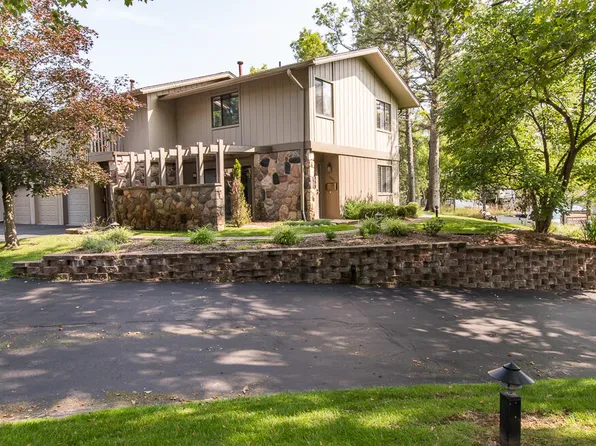 3828 Greenleaf Cir, Kalamazoo, MI 49008