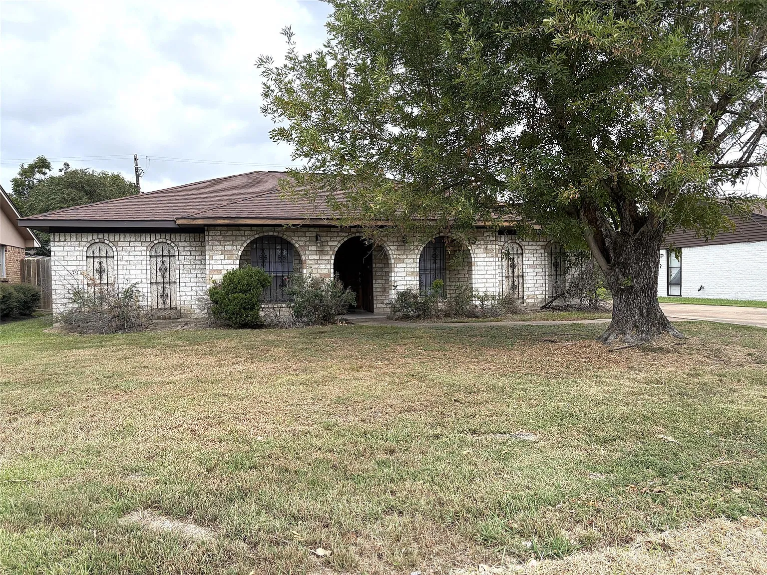 3 bed, 2.0 bath, 1970 sqft, $2,500 — Photo 2