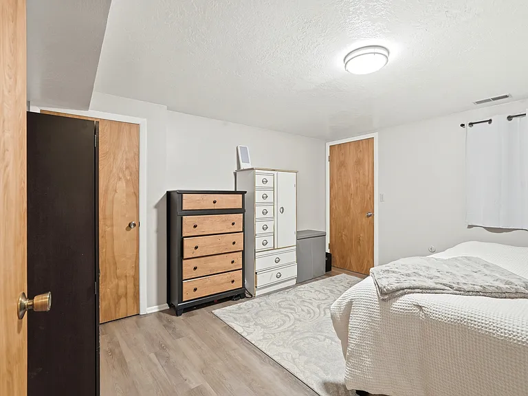 270 E 700 N — Photo 23