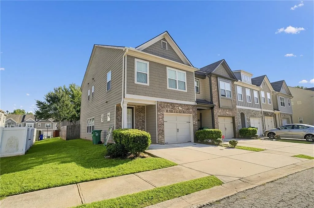 3 bed, 2.5 bath, 1417 sqft, $1,990 — Photo 1
