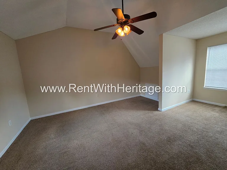 6535 Manor Creek Dr — Photo 38
