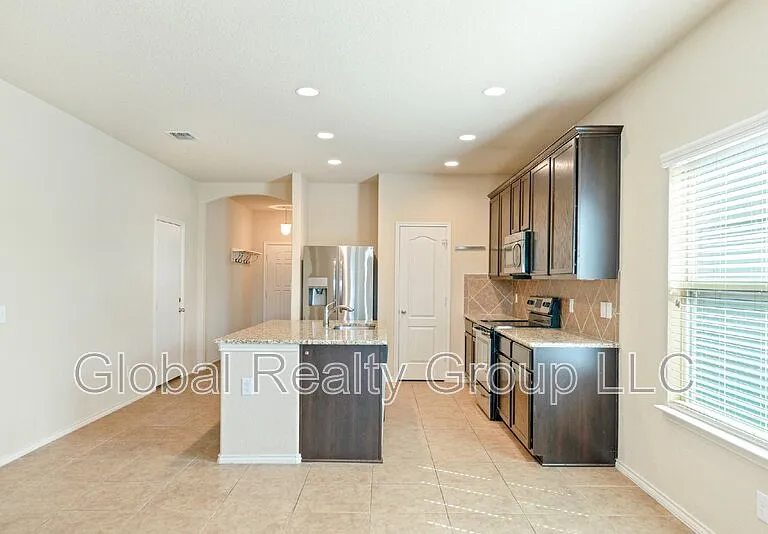 516 Stonebrook Dr — Photo 11