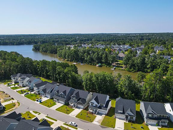 Stratford - Lakefront home with basement