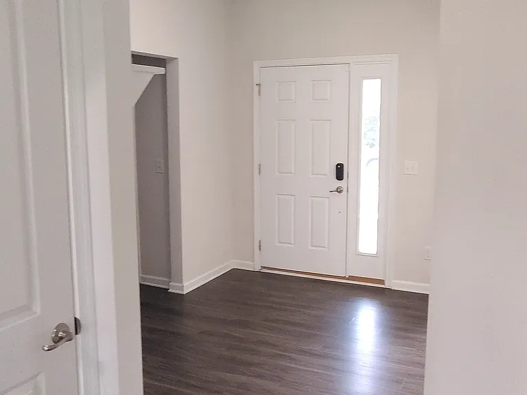 1030 Oglethorpe Dr — Photo 3