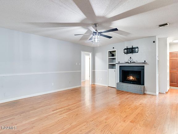 4th image of 201 Longfellow Dr