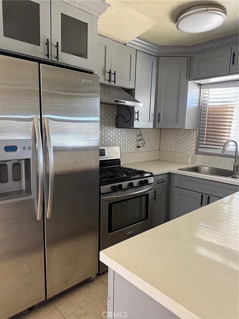 4 bed, 1065 sqft, $1,900 — Photo 3