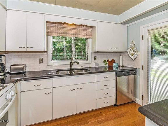 5th image of 6573 Pine Ln