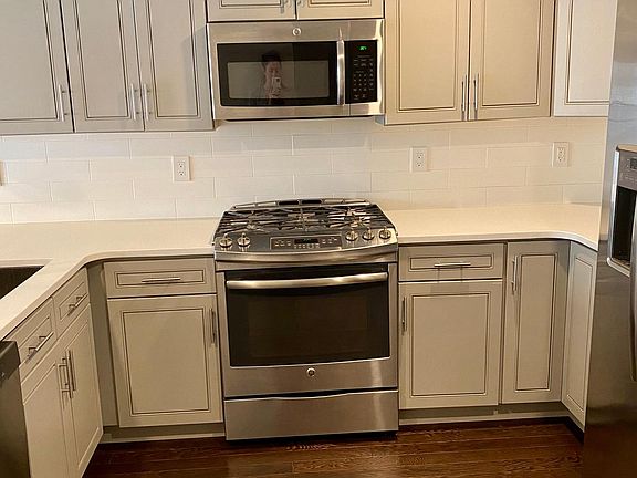 3rd image of 970 N Marshall St #7