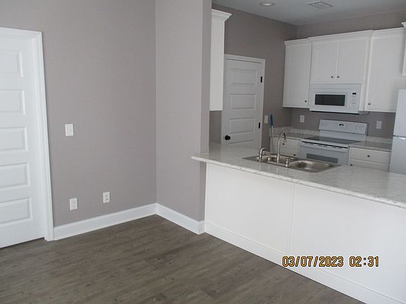 4th image of 110 Twelve Oaks Ct