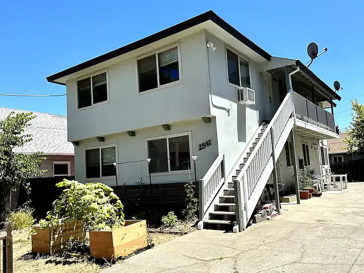 2541 28th St #4 — Photo 9