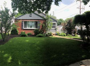 5220 N Lydell Ave, Whitefish Bay, WI 53217