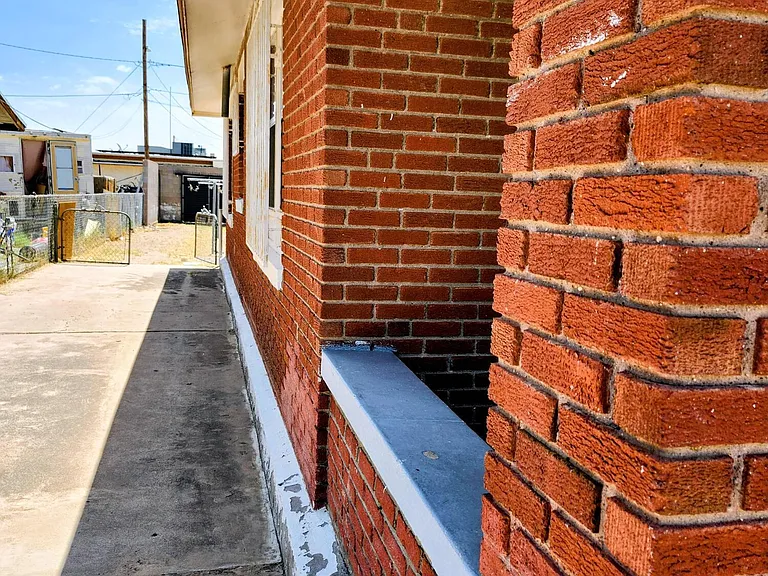 618 N Estrella St — Photo 9
