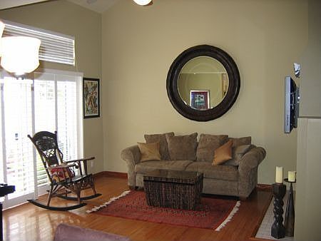 Cozy Livingroom w/Hardwood Flooring, Plantation Shutters, Slick Coat Walls