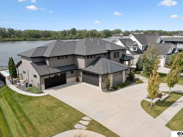 5706 N 294th Cir, Valley, NE 68064