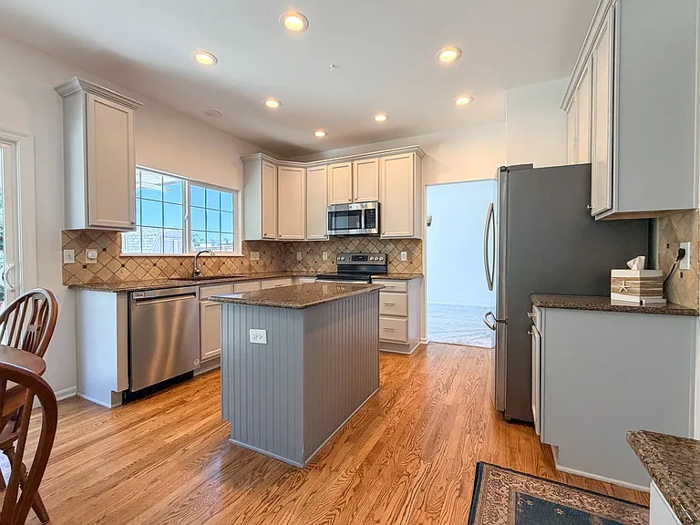 9794 Newcastle Dr — Photo 14