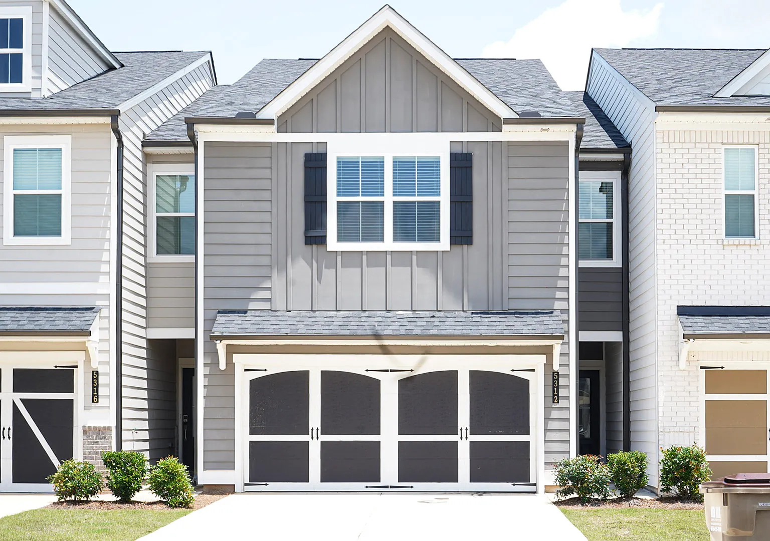 3 bed, 2.5 bath, 1842 sqft, $2,100 — Photo 1