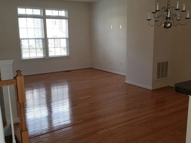 2442 Abington Dr — Photo 3