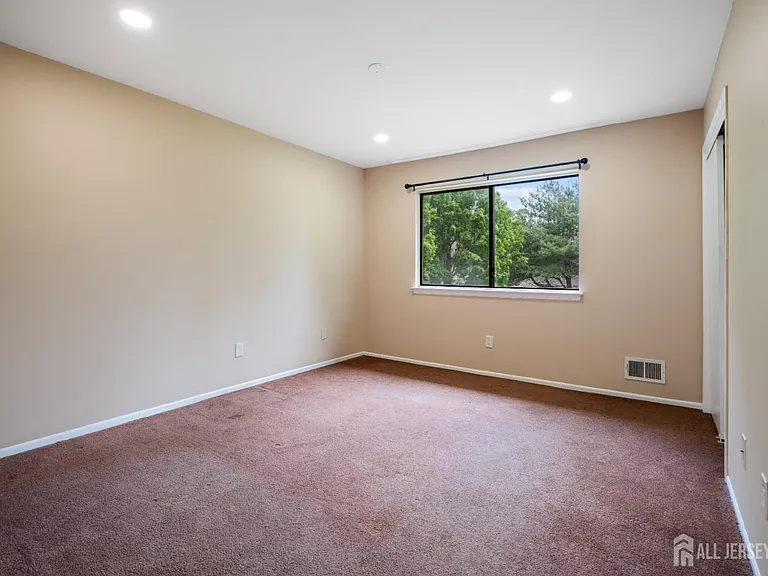 4410 Birchwood Ct — Photo 12