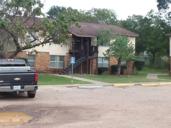 Briarcrest Apartments, 208 E Wells St, Madisonville, TX 77864