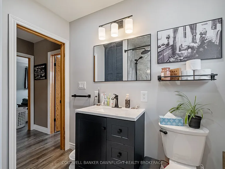 105 Wellington St W — Photo 23