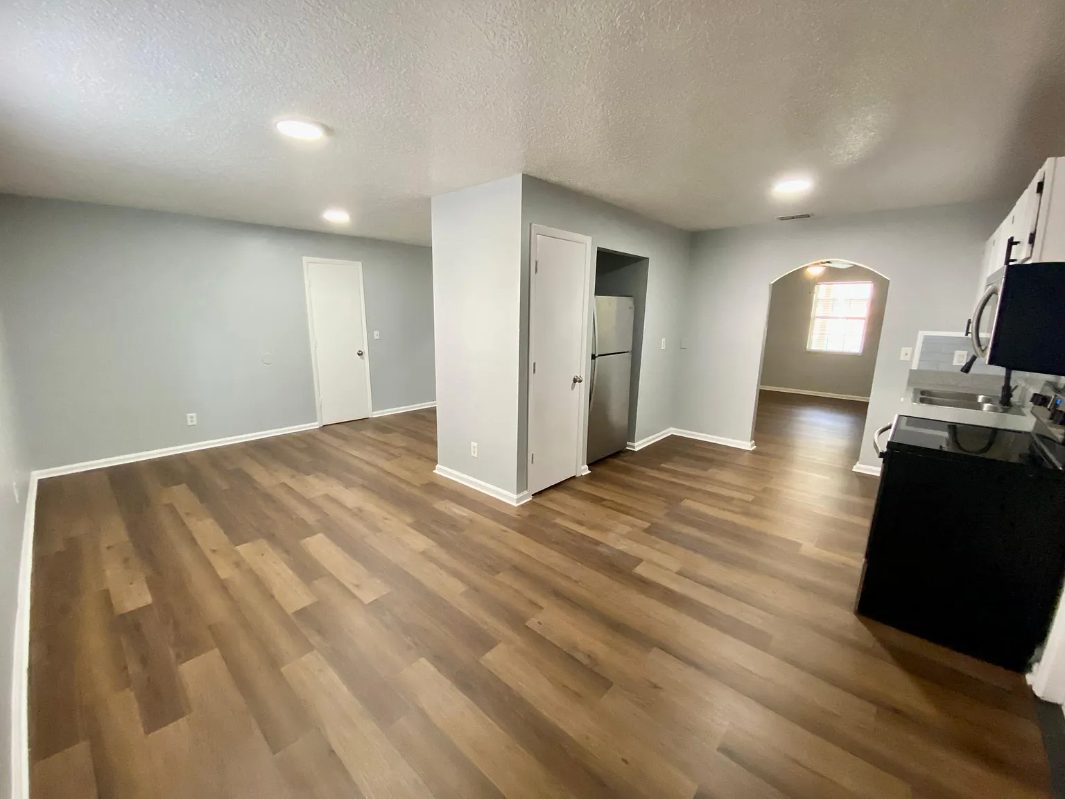 3 bed, 1428 sqft, $2,250 — Photo 2