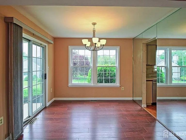2 Bristol Ct — Photo 10