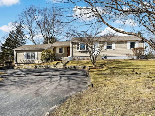 1 Meeting House Rd, Lincoln, RI 02865