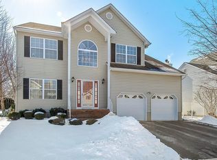 3 Freeman Ln, Bridgewater, NJ