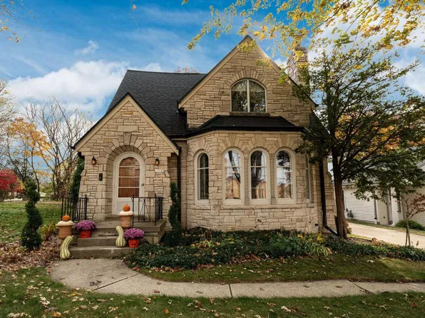 11741 West Homewood AVENUE, Wauwatosa, WI 53226