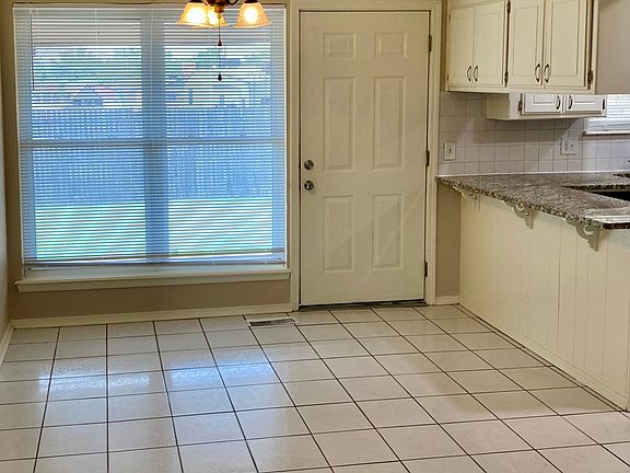 5th image of 713 Crown Dr