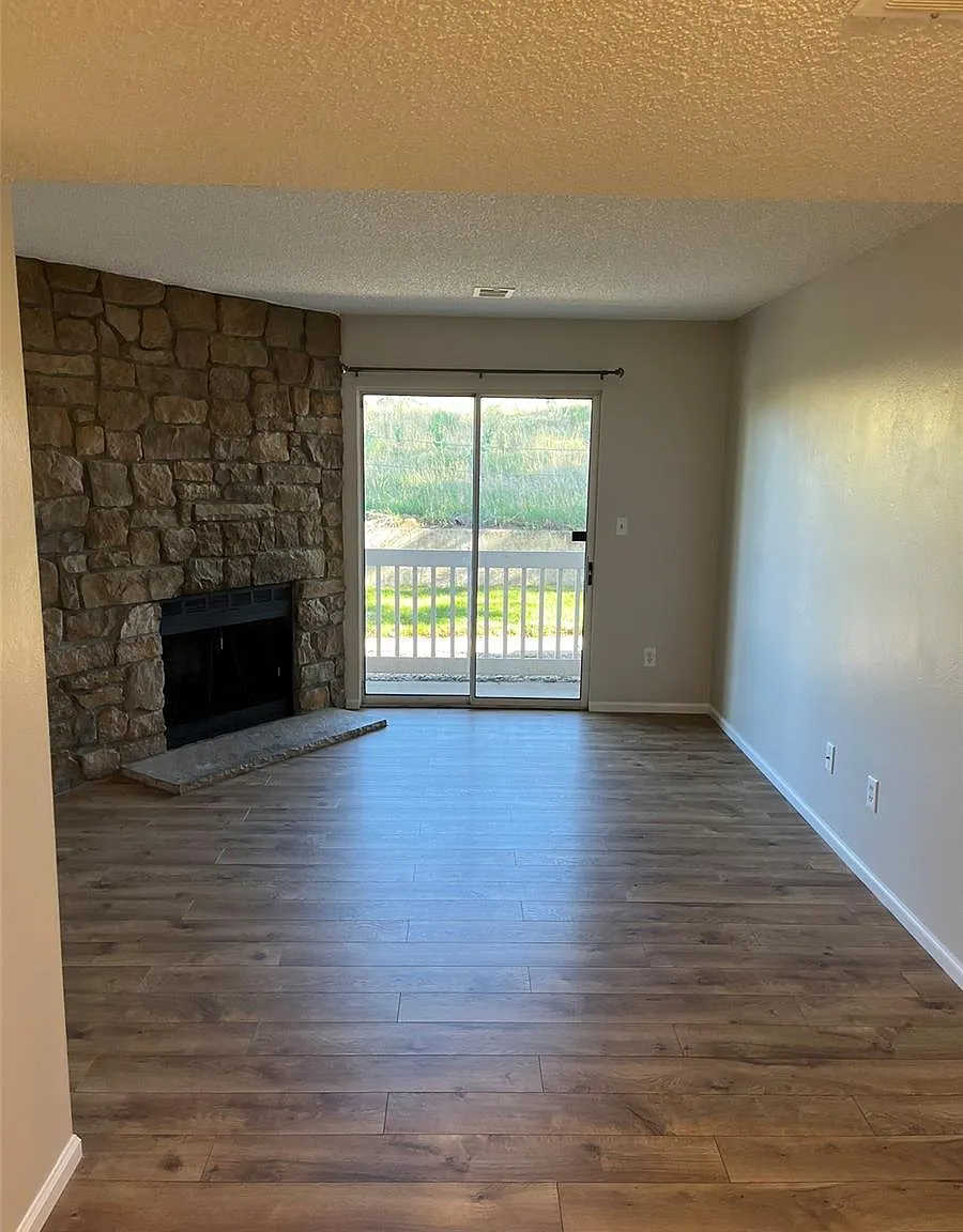 1 bed, 1.0 bath, 588 sqft, $1,295 — Photo 3