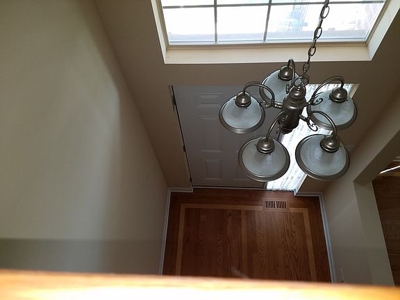 3rd image of 1527 Lakeridge Ct
