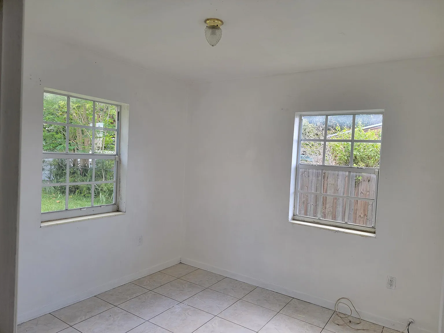 4 bed, 2.0 bath, 1248 sqft, $3,500 — Photo 4