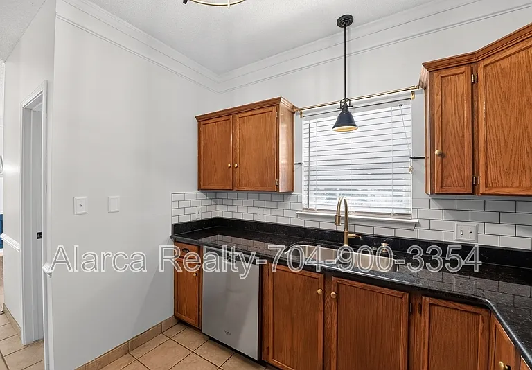 290 Sweet Martha Dr — Photo 4