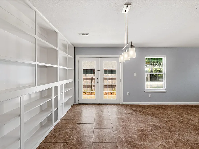 7000 Shannon Dr — Photo 21
