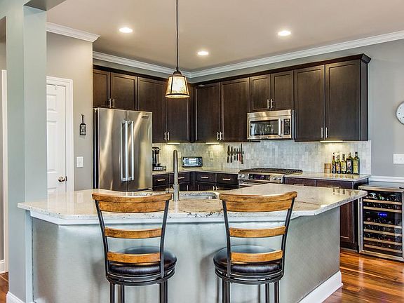 5th image of 326 Caysens Square Ln
