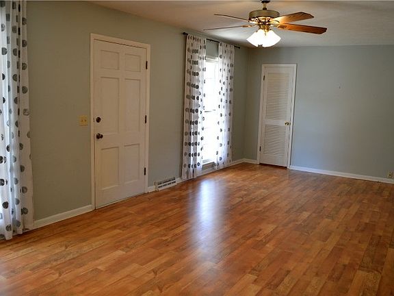 3rd image of 70 West Dr