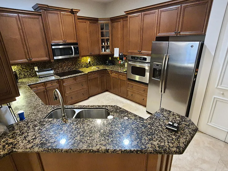 220 NE 69th Cir — Photo 4