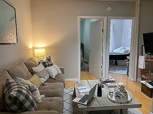 3rd image of 507 Grand St #2