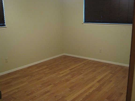 5th image of 230 W Guadalupe St